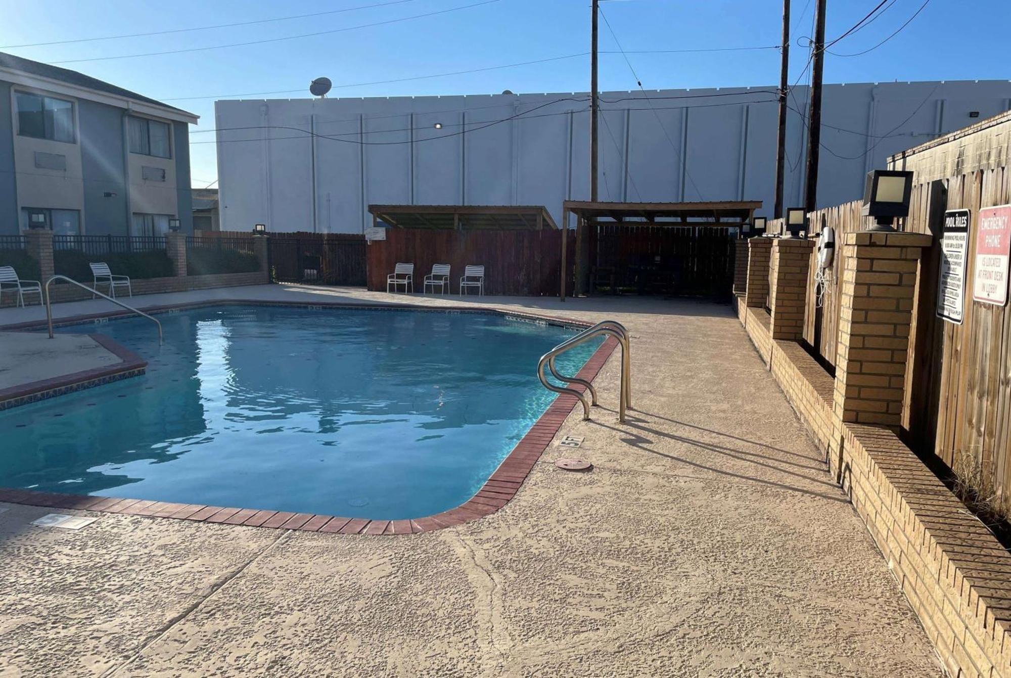 Days Inn & Suites By Wyndham Corpus Christi Central Exterior foto